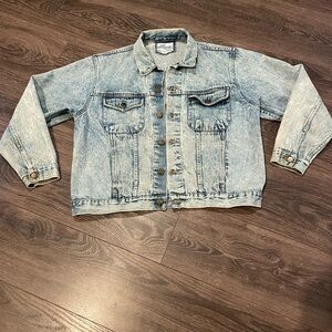 Vintage Women’s Learsi Denim Jacket 80’s. Size Medium. Over all good condition.